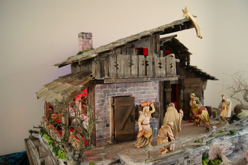 Weihnachtskrippe aussen Alpenländische Bergkrippe